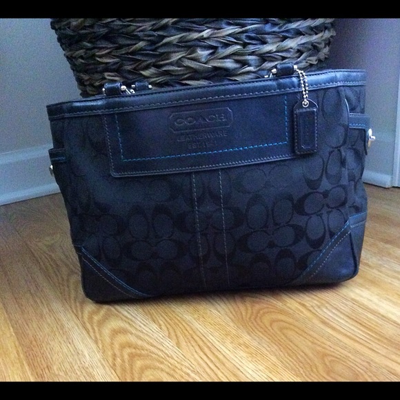 Coach Handbags - Coach handbag (authentic)